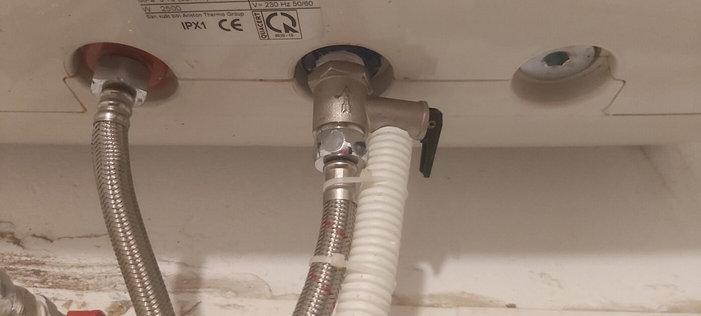 xử lý lỗi chẩy nước van một chiều bằng nối ống nước thải